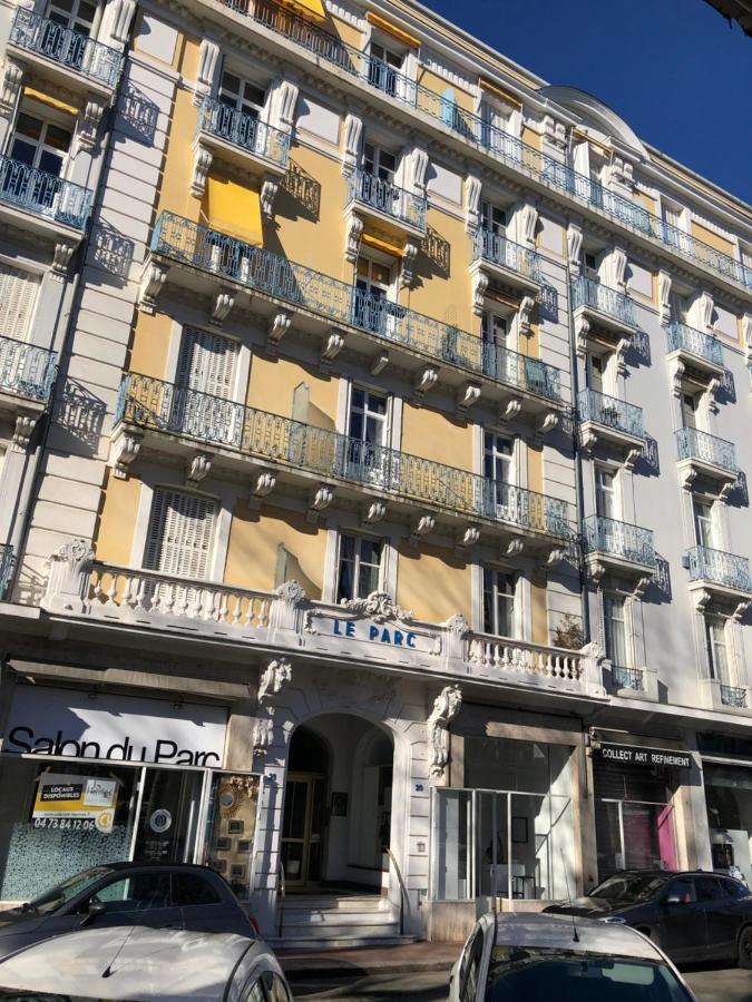 Superbe Appartement Independant En Centre Ville Vichy Bagian luar foto