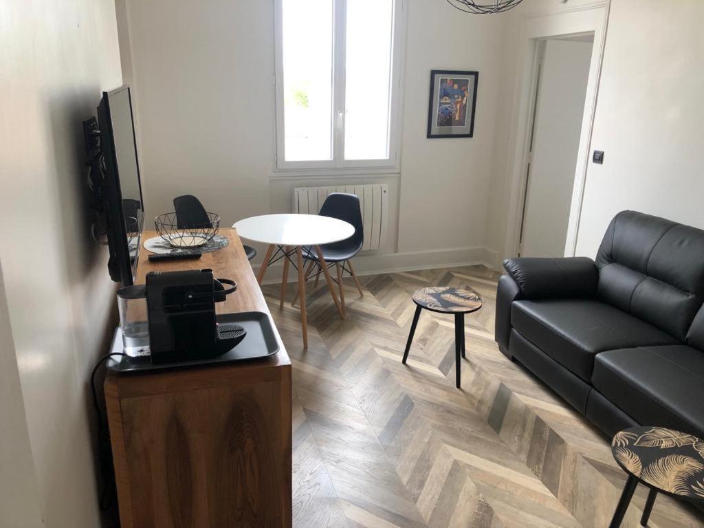 Superbe Appartement Independant En Centre Ville Vichy Bagian luar foto